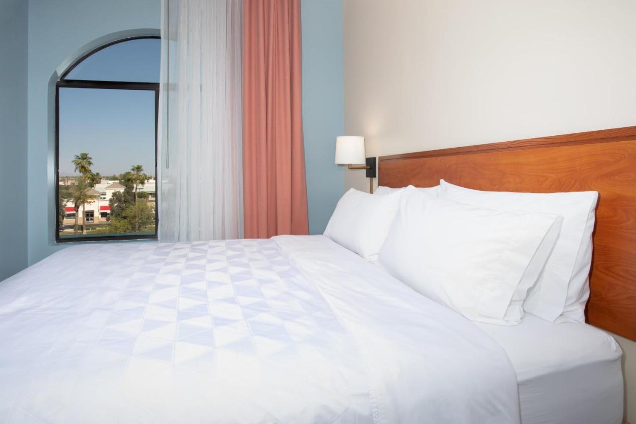 Holiday Inn & Suites Goodyear - West Phoenix Area By Ihg Екстер'єр фото